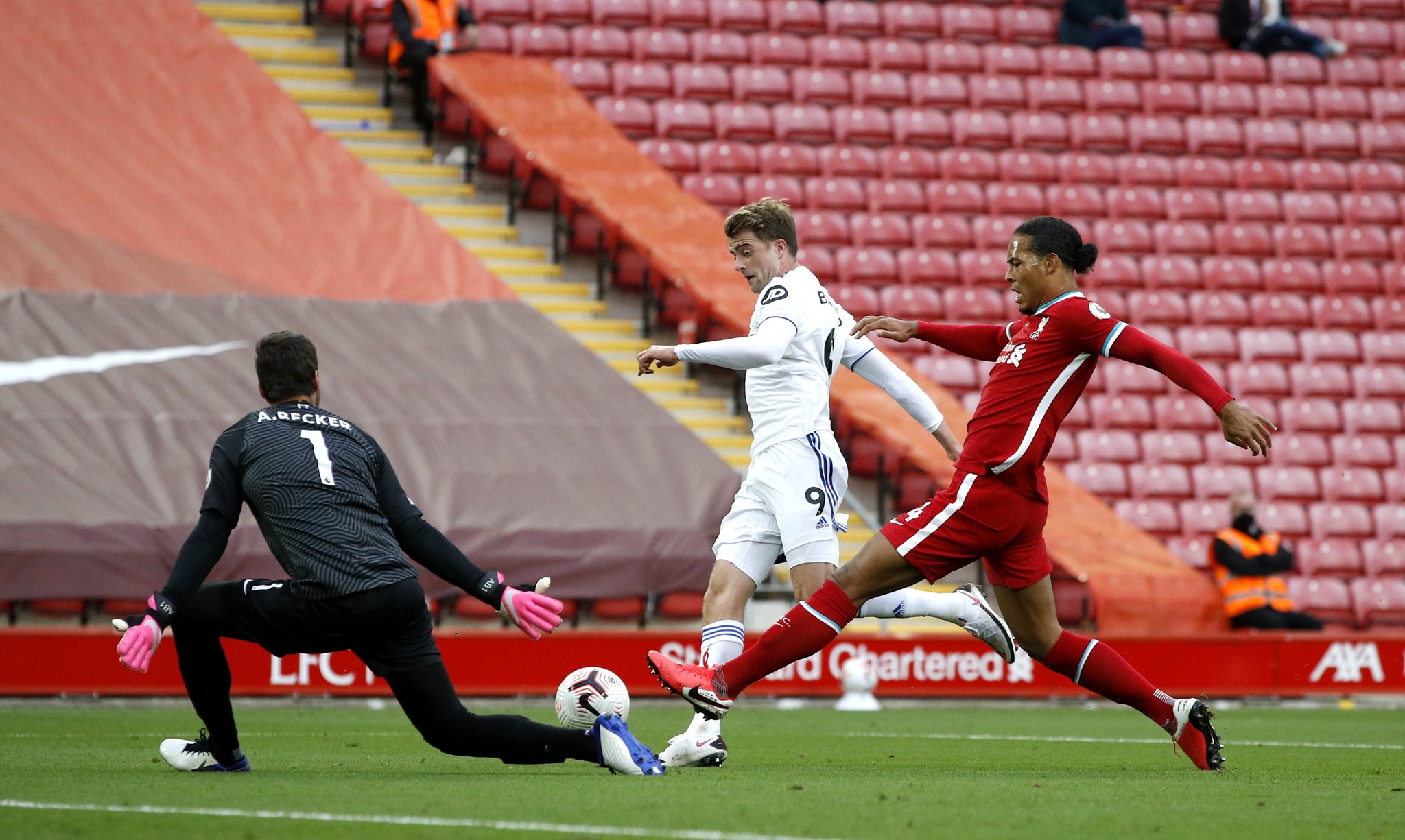 随着他的继 随着他的继