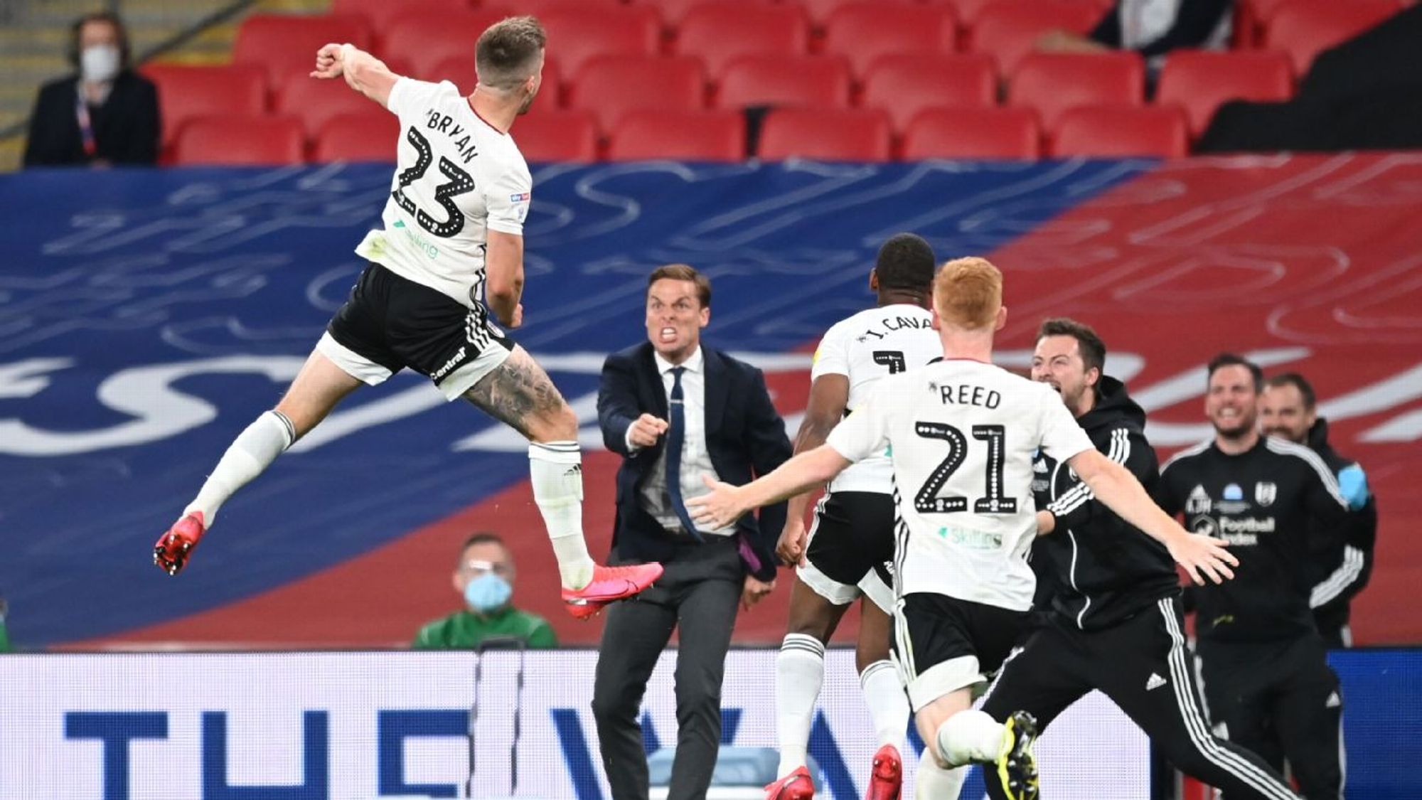 能够凭借其 能够凭借其